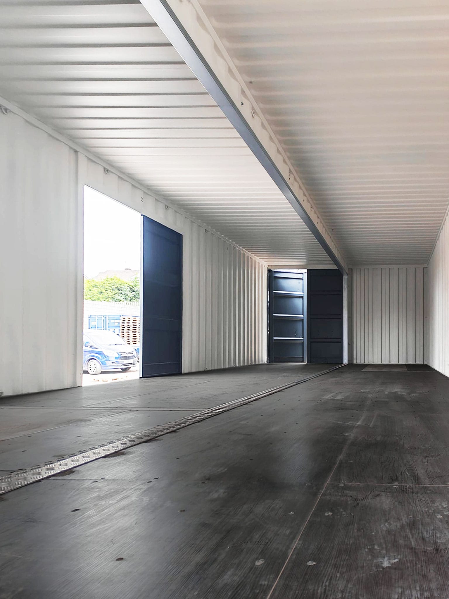Durable Workshop Container with Open Layout 3