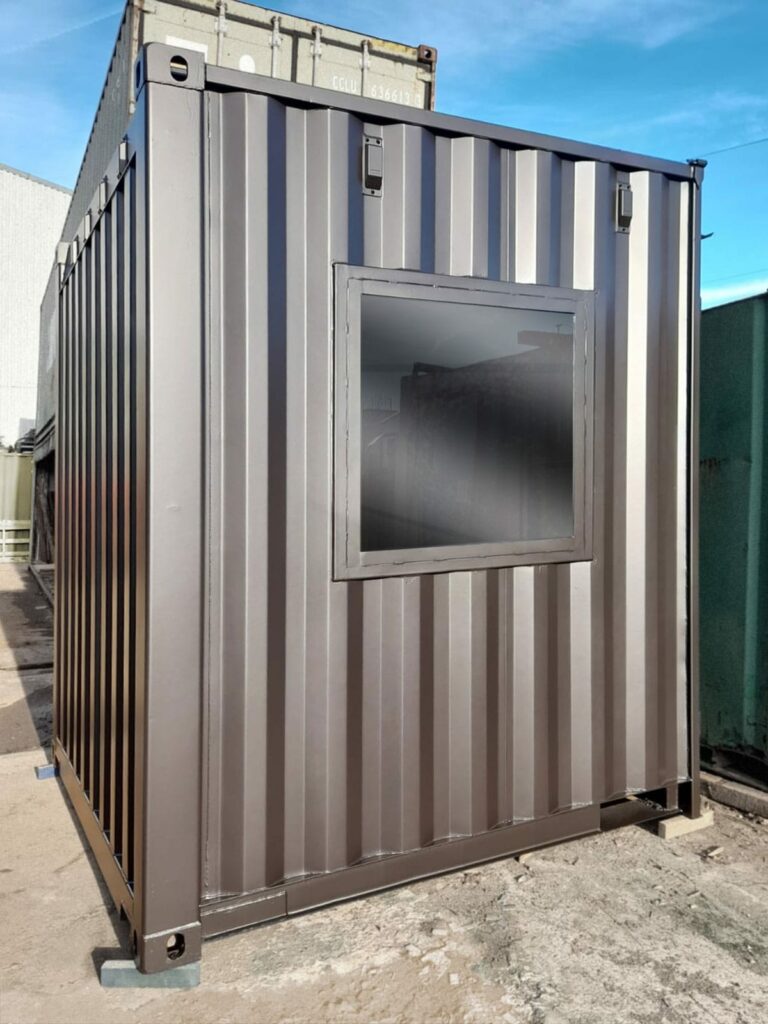 High Cube Container with Impact-Resistant Viewing Window 2