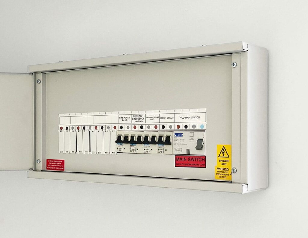 screaton electrics 4