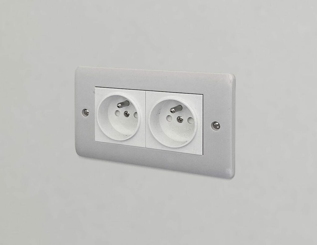 screaton electrics 3