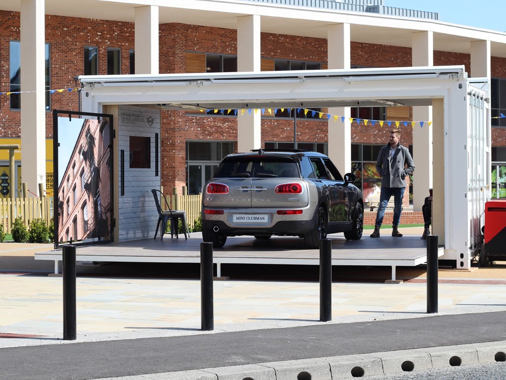 Hydraulically Actuated Car Retail Stand Shipping Containers