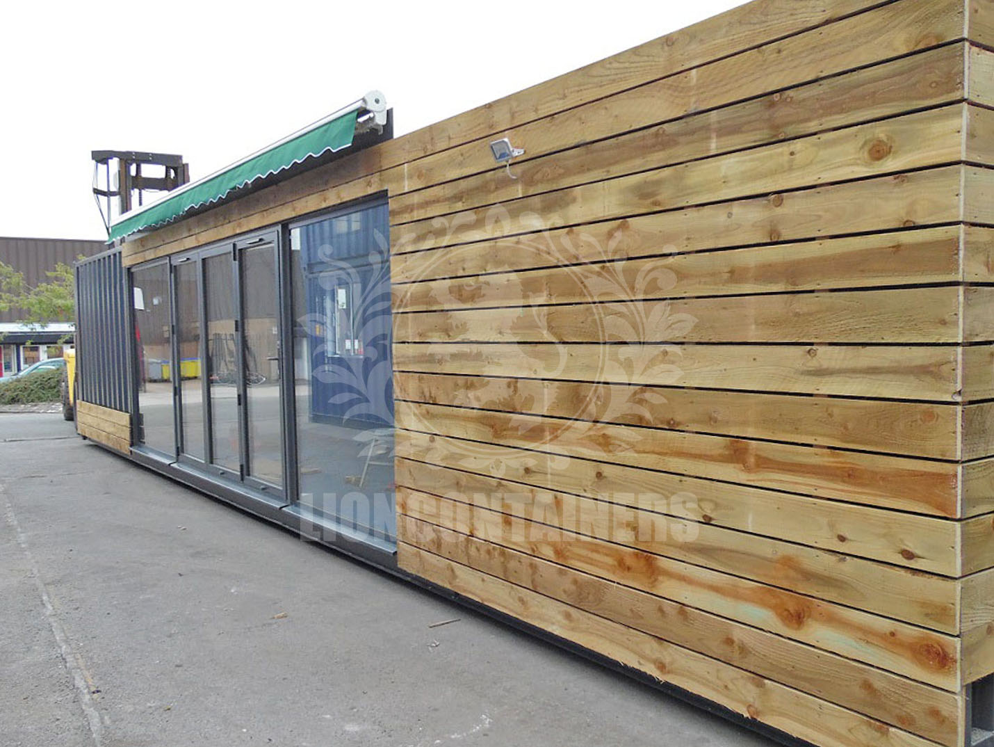 40ft University Travel Hub